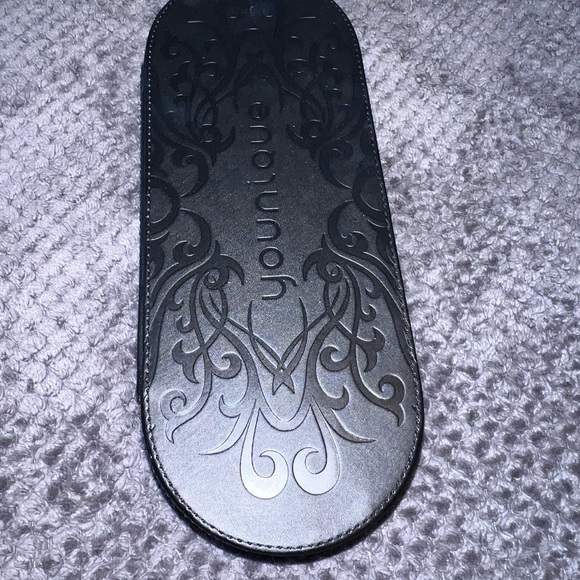 YOUNIQUE Presenters Black Makeup Case Box Latch Faux Leather 12” Oval Embossed - Picture 6 of 9